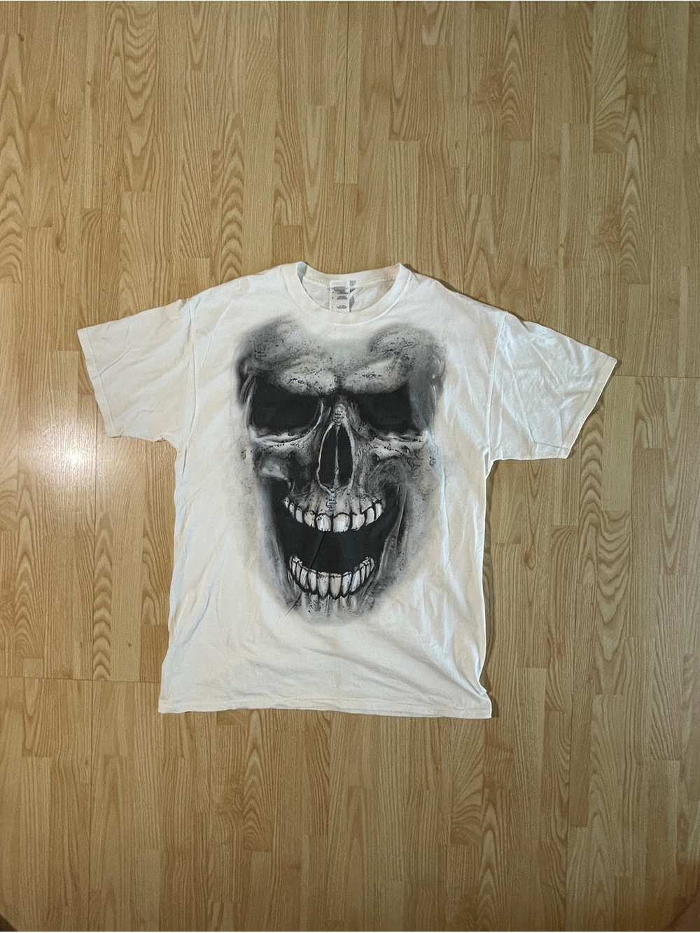 Fruit of the Loom White T-Shirt with Black Skull Graphic, size L